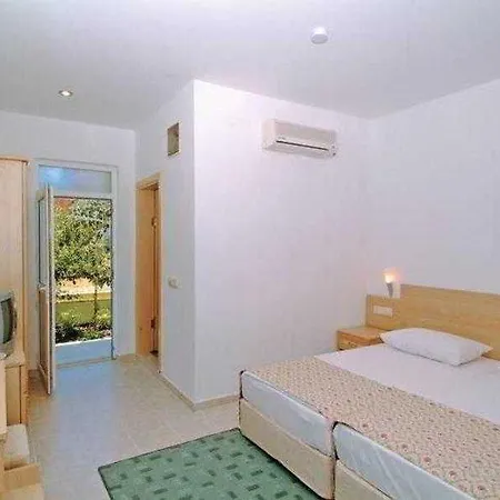 Elis Hotel Side