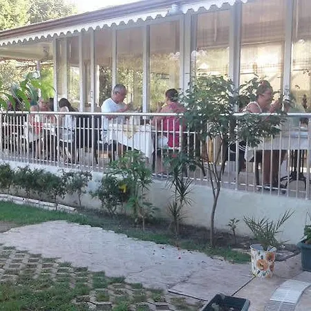 Hotel Elis
